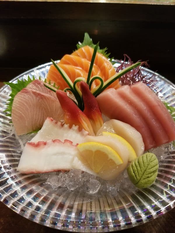 Assorted Sashimi (12 pcs)