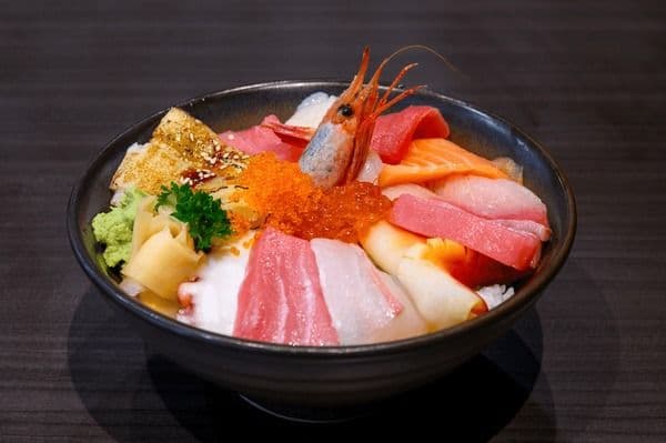 Deluxe Sashimi (18 pcs)
